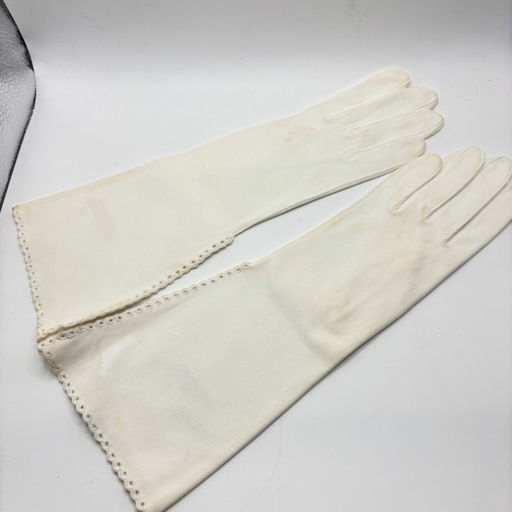 Vintage Ivory Opera Length Gloves Scalloped Crochet Trim Formal Wedding Costume